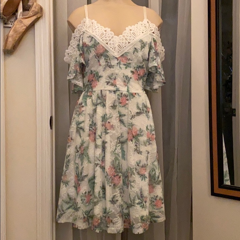 Romantic Off-The-Shoulder Lace Dress